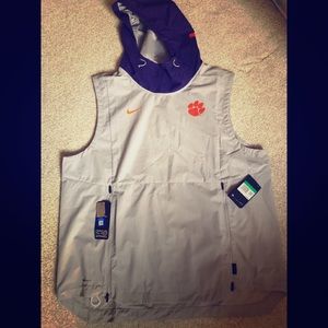 Sleeveless rain resistant hoodie